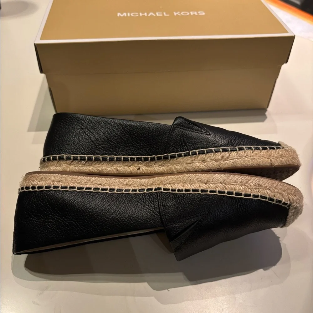 ✨NIB✨ Michael Kors Black and Tan Kendrick Slip On Ballet Flat - Picture 4 of 10